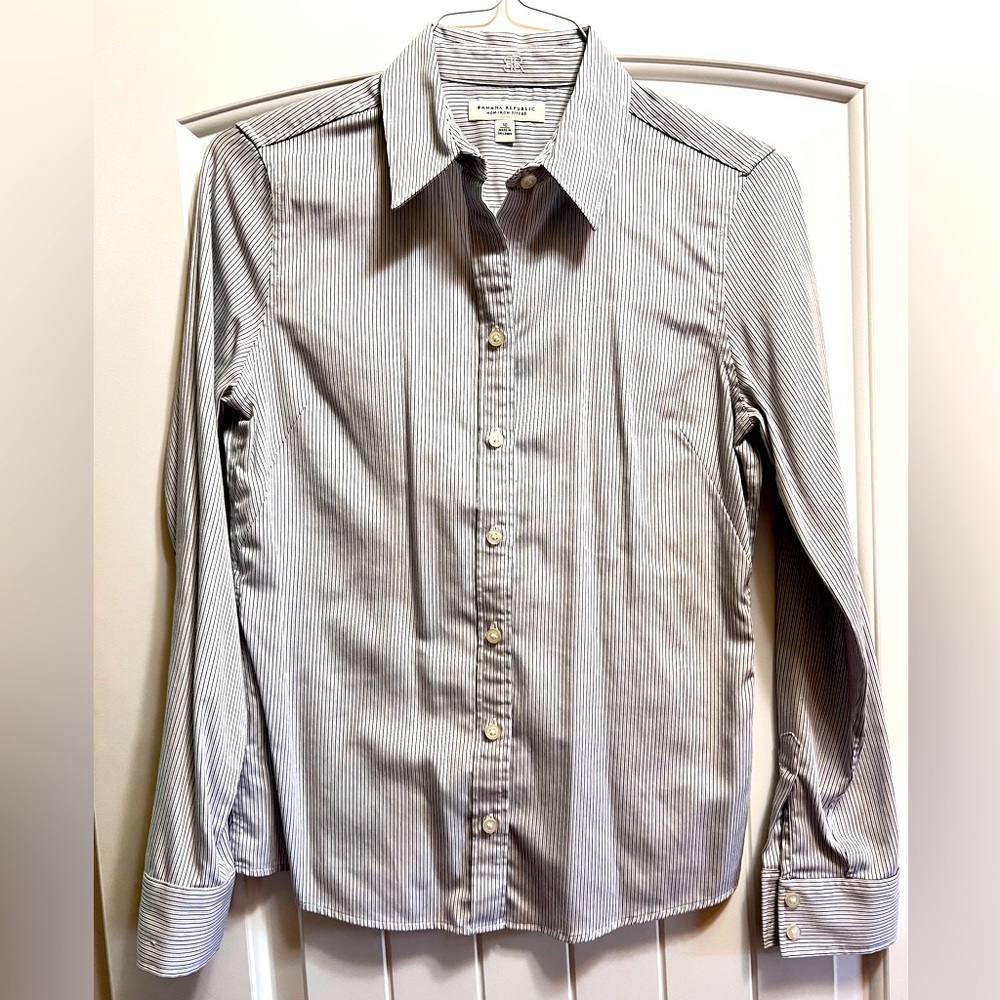 Banana Republic Striped non-iron fitted button up Size 10